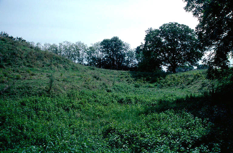 Fossé ouest vu depuis le sud.