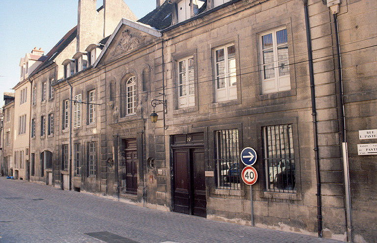 Façade antérieure rue des Tanneurs.