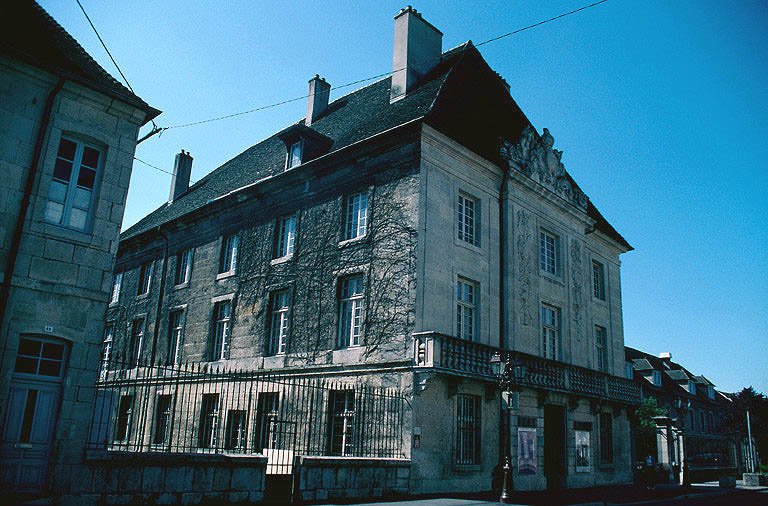 Pavillon des officiers : aile est vue depuis le nord.