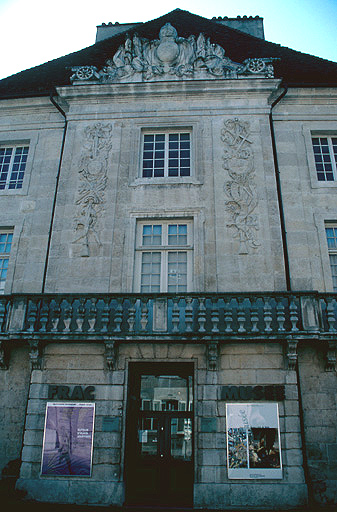 Pavillon des officiers : aile est : façade anterieure sur la rue.