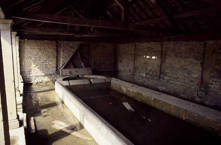 Intérieur du lavoir vu vers l'est