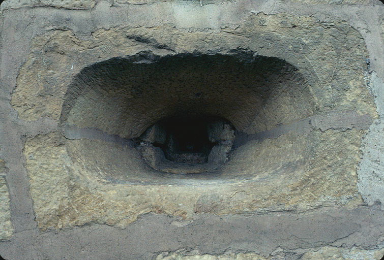 Ouvrage d'entrée : meurtrière à rotule