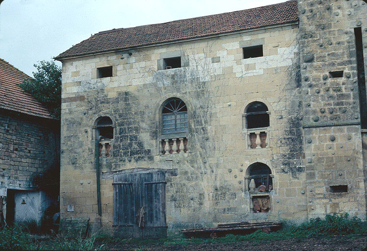 Aile sud : façade est sur cour