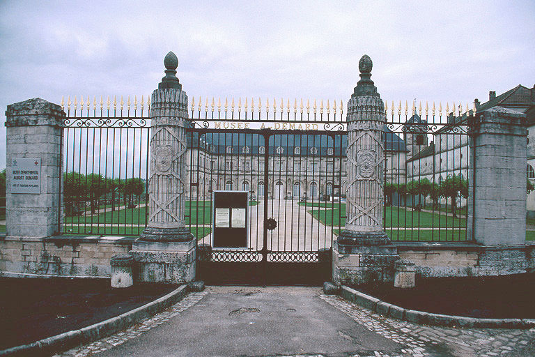 Grille d'entrée à l'ouest