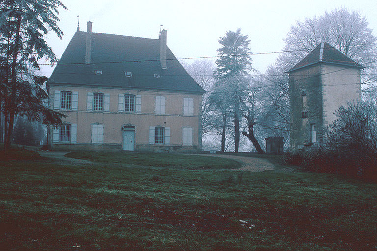 Façade est et pigeonnier