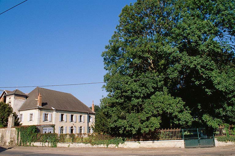 Vue d'ensemble depuis la route à l'est