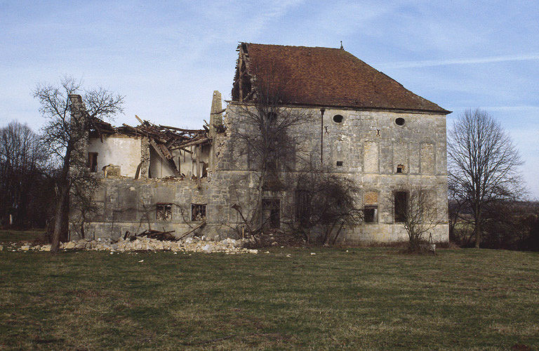 Ruines du corps de logis : façade nord