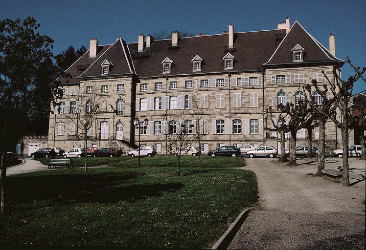 Grande prévôté et grande trésorerie : façade est