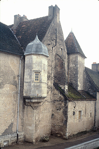 Corps de logis : échauguette à l'angle sud