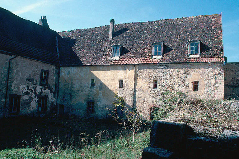 Corps de bâtiment ouest : façade ouest sur l'ancienne cour du cloître