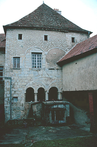 Corps de logis : façade sur cour