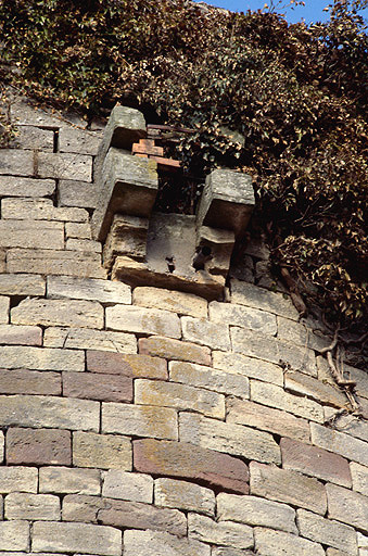 Donjon : bretèche au sud-ouest