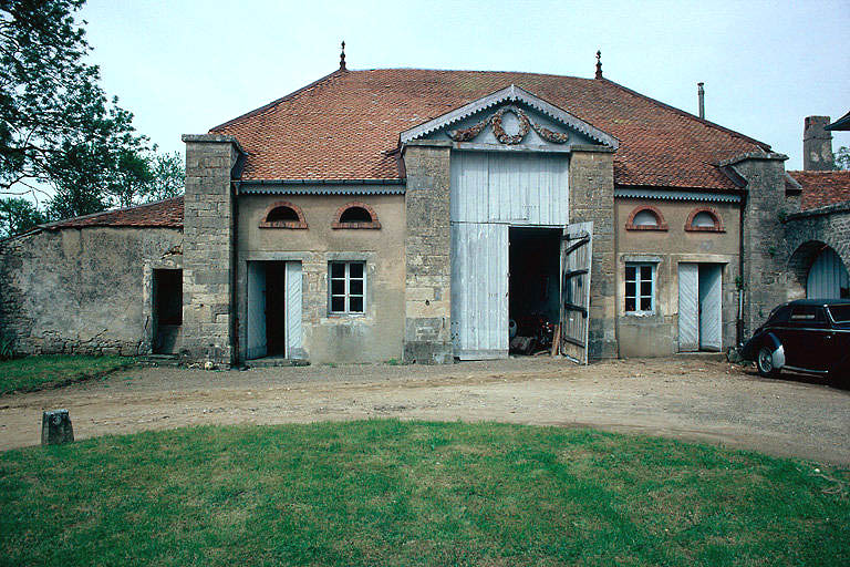 Ecuries nord : façade sur cour