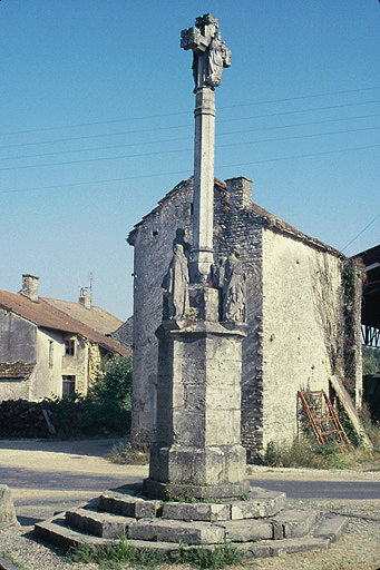 Face postérieure : statue de la Vierge