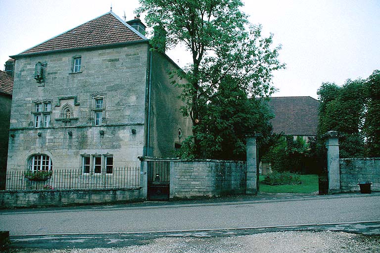 Façade nord-est sur rue