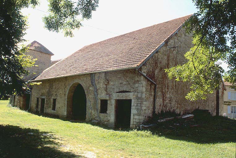 Bâtiment agricole côté jardin