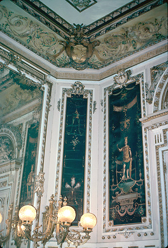 Salle de réception rue Carondelet : décors de l'angle sud-est.