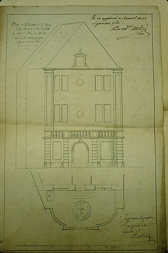 "Plan élevation de la façade de la maison de Mr. Debief du côté de la place de Morteau avec la décoration projetée à faire de ce même côté".