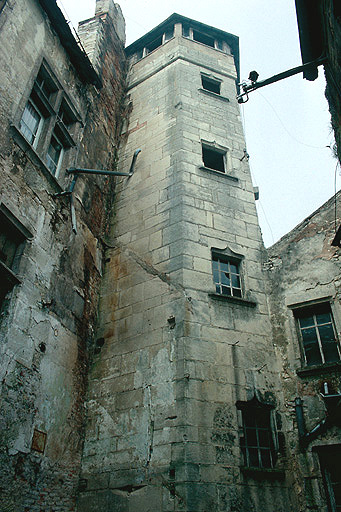 Bâtiment XVIème siècle : tour d'escalier.