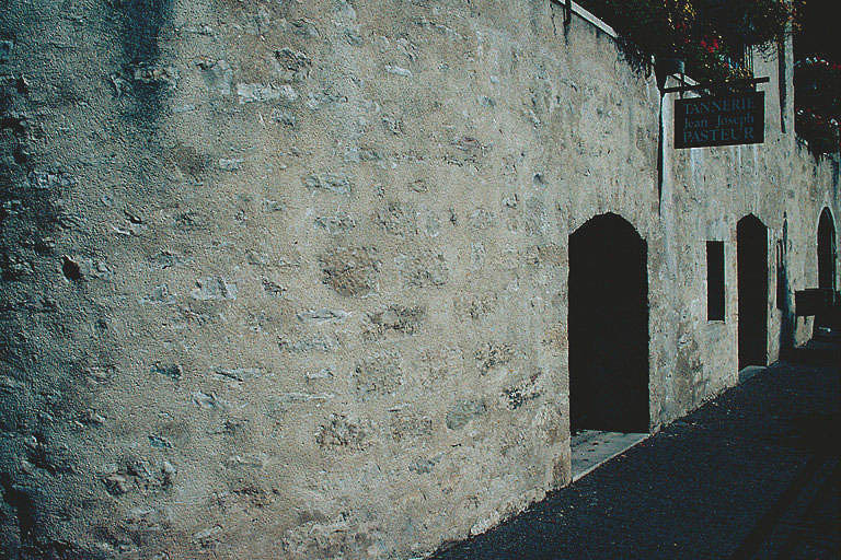 Façade sur le canal.