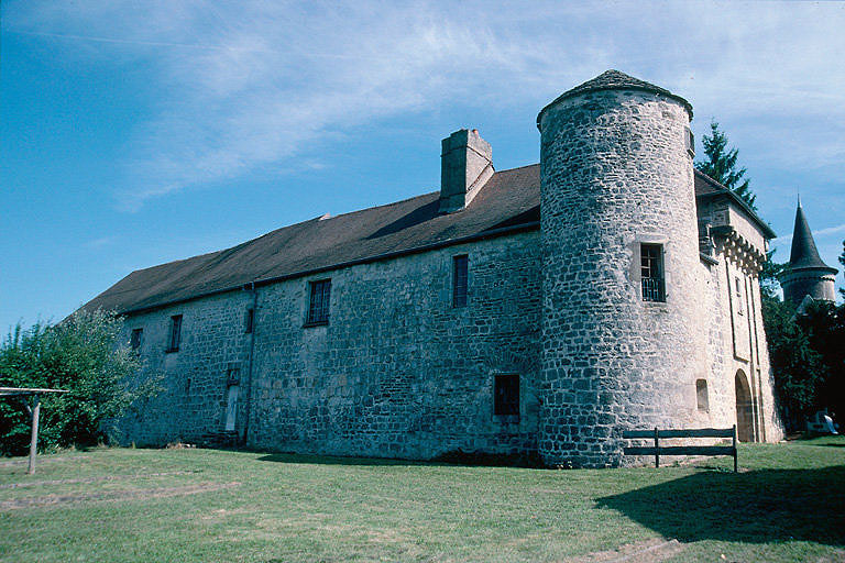 Corps de bâtiment sud : élévation sud et tour sur l'angle.