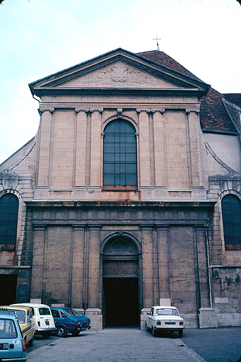 Façade antérieure sur la cour ouest.