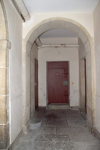 Couloir ouest : extrémité nord avec la porte de communication avec la prison.