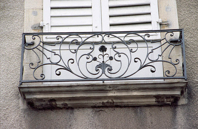 Façade antérieure : porte.