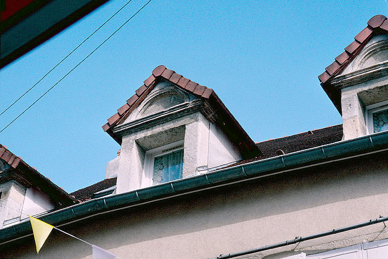 Façade antérieure : lucarne.