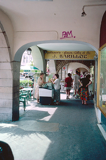 Façade antérieure : galerie.