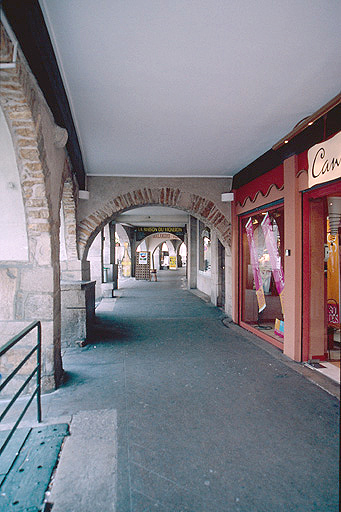 Façade antérieure : galerie.