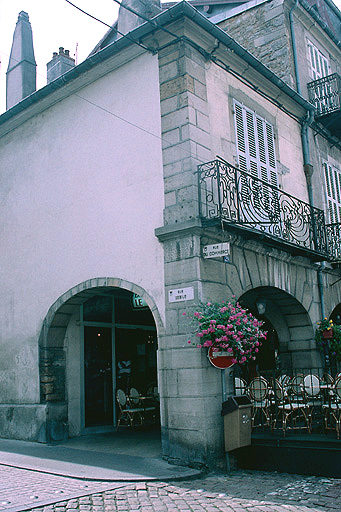 Façades antérieure et latérale gauche.