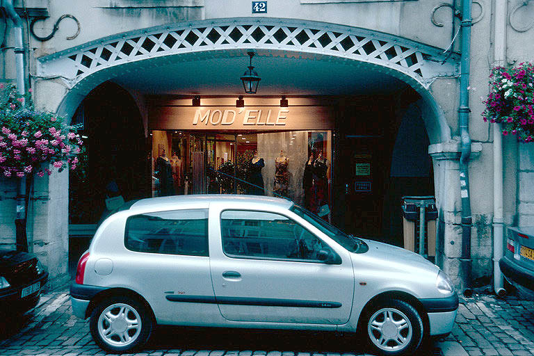 Façade antérieure : arcades.