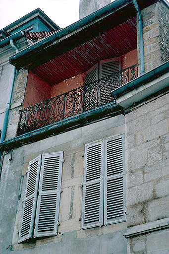 Façade antérieure : niveaux supérieurs.