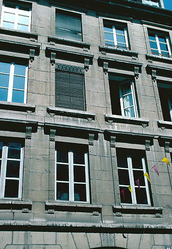 Façade antérieure : niveaux supérieurs.