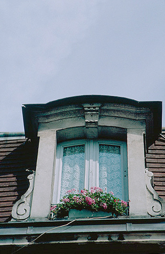 Façade antérieure : lucarne.