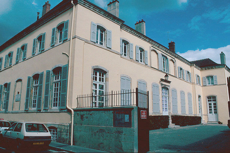 Corps de logis : façades latérale sur la rue et postérieure sur le jardin.