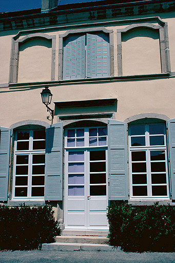 Corps de logis : façade postérieure sur le jardin : travée centrale.