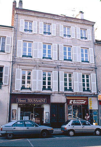 Façade antérieure sur la rue Jaurès.