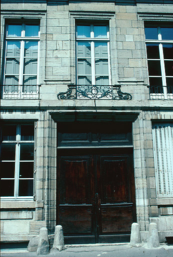 Façade antérieure : entrée.