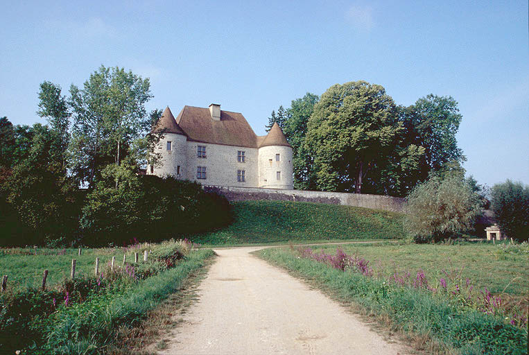 Corps de logis vu depuis le nord-est.