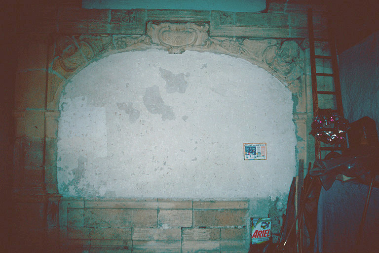 Porte : niveau inférieur.