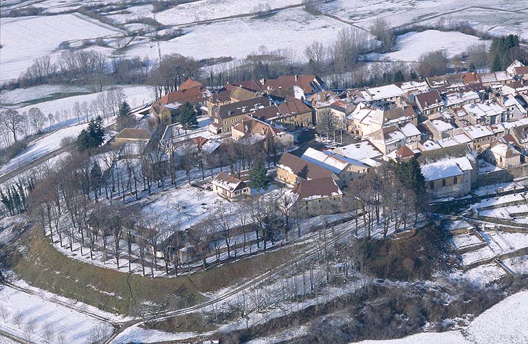 Vue aérienne depuis le sud-est.