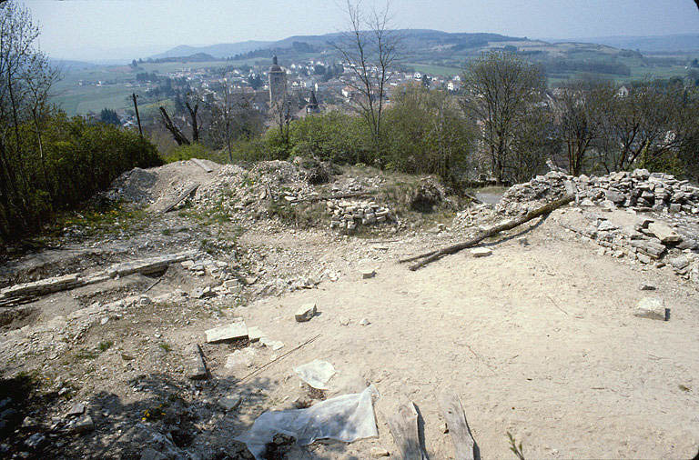 Vestiges vus depuis le nord-est.