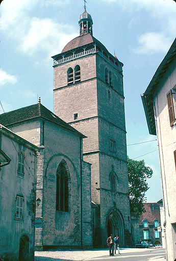 Elévations latérales gauche du transept et du clocher-porche.