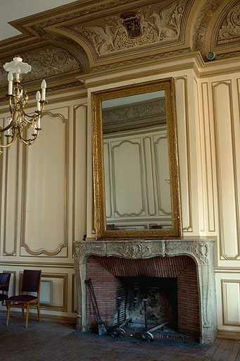 Salle de réunion du conseil municipal au premier étage