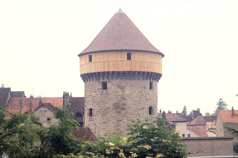 Tour de la sergenterie vue depuis l'extérieur à l'est.