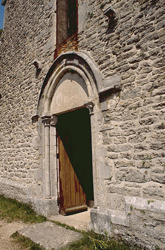 Façade antérieure : porte.