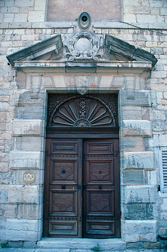 Façade antérieure sur la Furieuse : entrée.