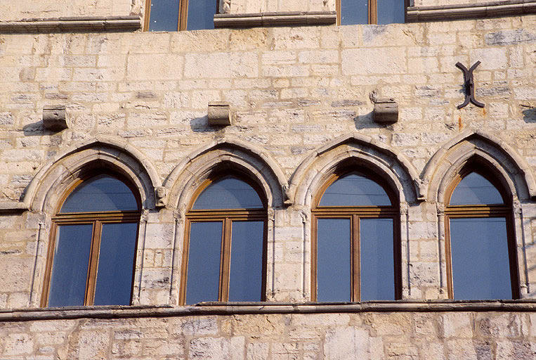 Façade antérieure : troisième niveau.